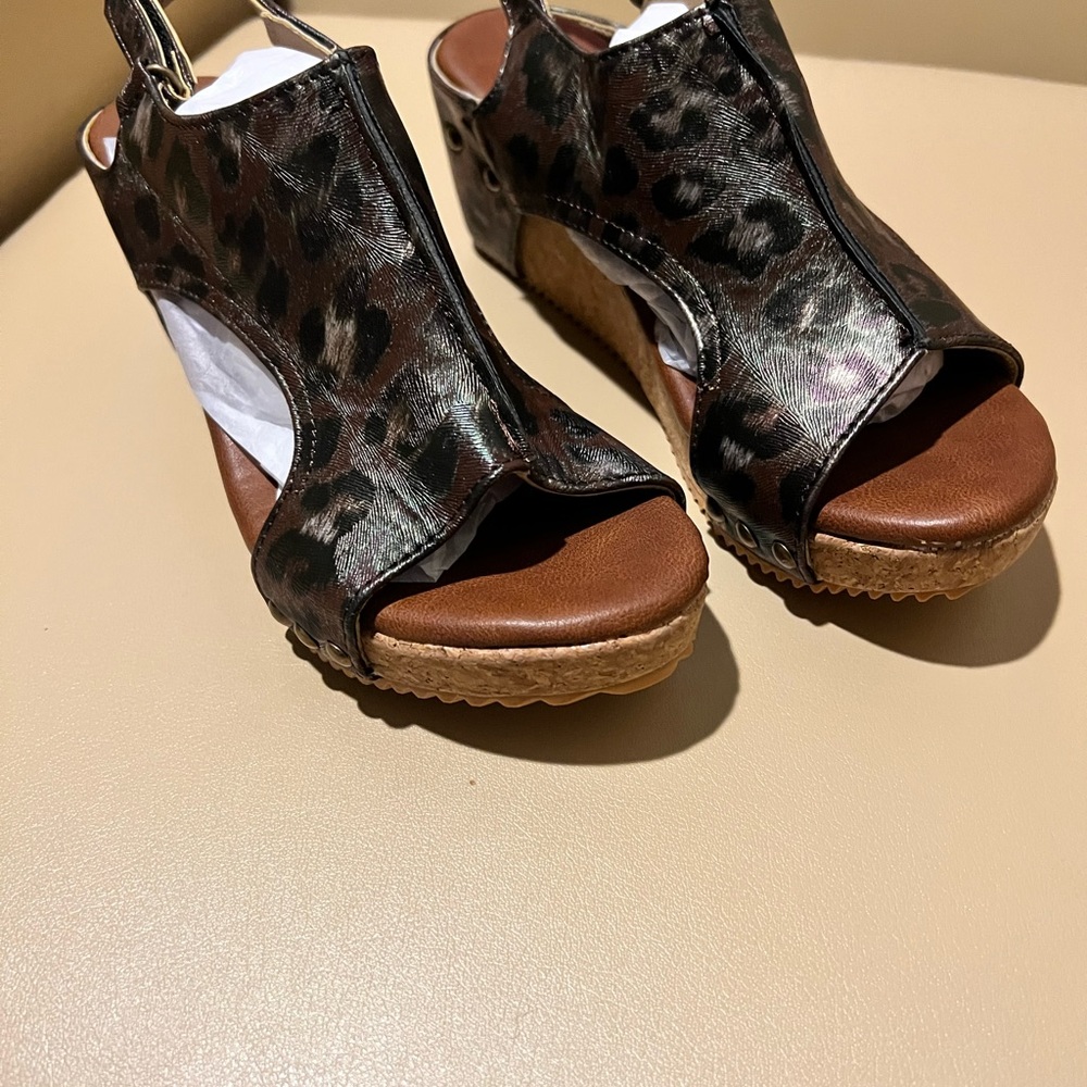 Size 6, new animal print sandals